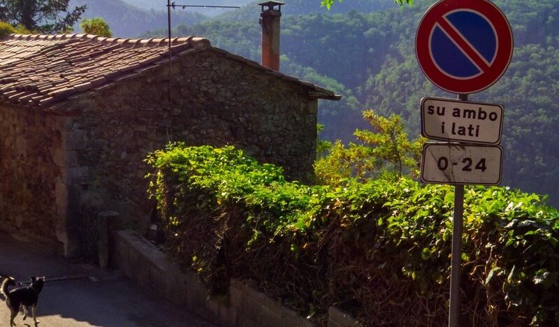 Tuscan home, moutainside and show of landscape